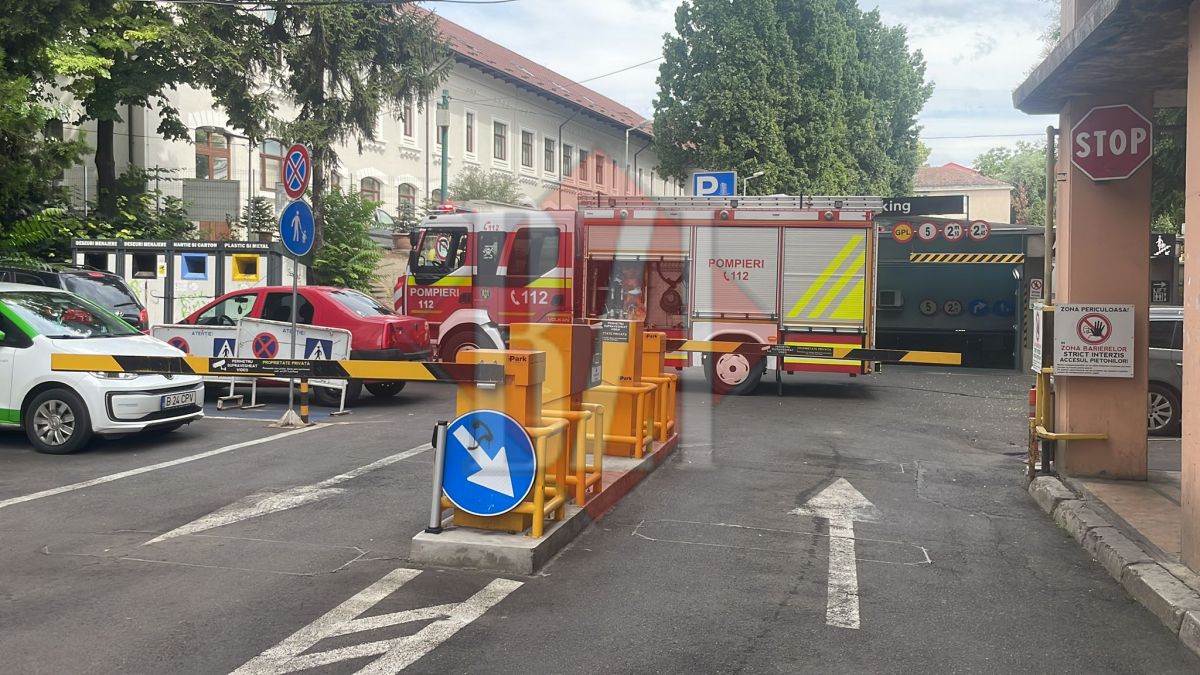 Incendiu în Piața Unirii. Un panou electric a luat foc – EXCLUSIV, FOTO, VIDEO