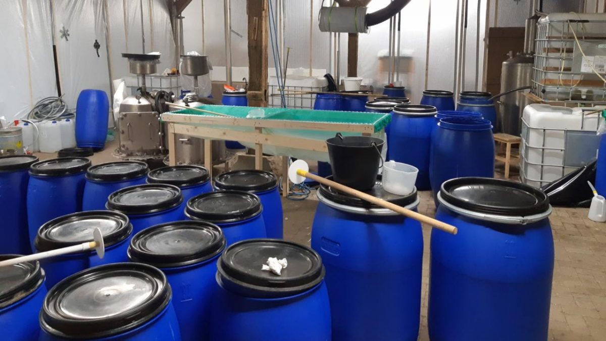 A fost descoperit primul laborator de preparare a cocainei din România