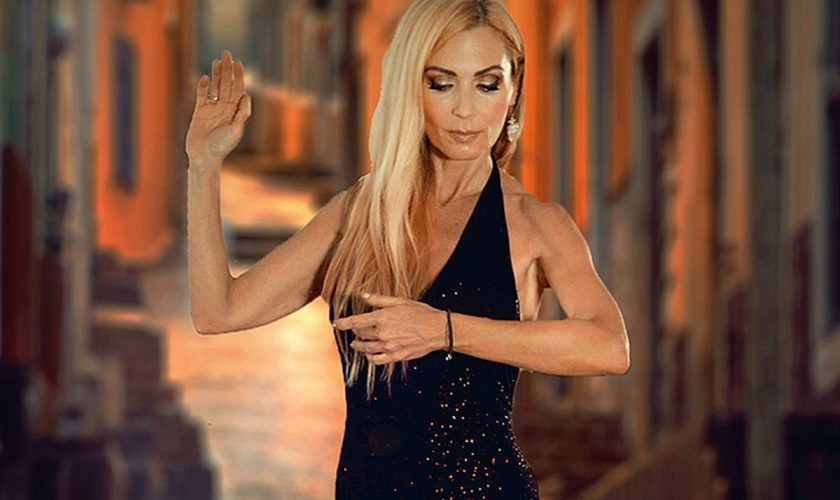 Luana Ibacka își ascunde vârsta și face furori în ipostaze provocatoare. Cum se înțelege frumoasa vedetă cu fostul soț