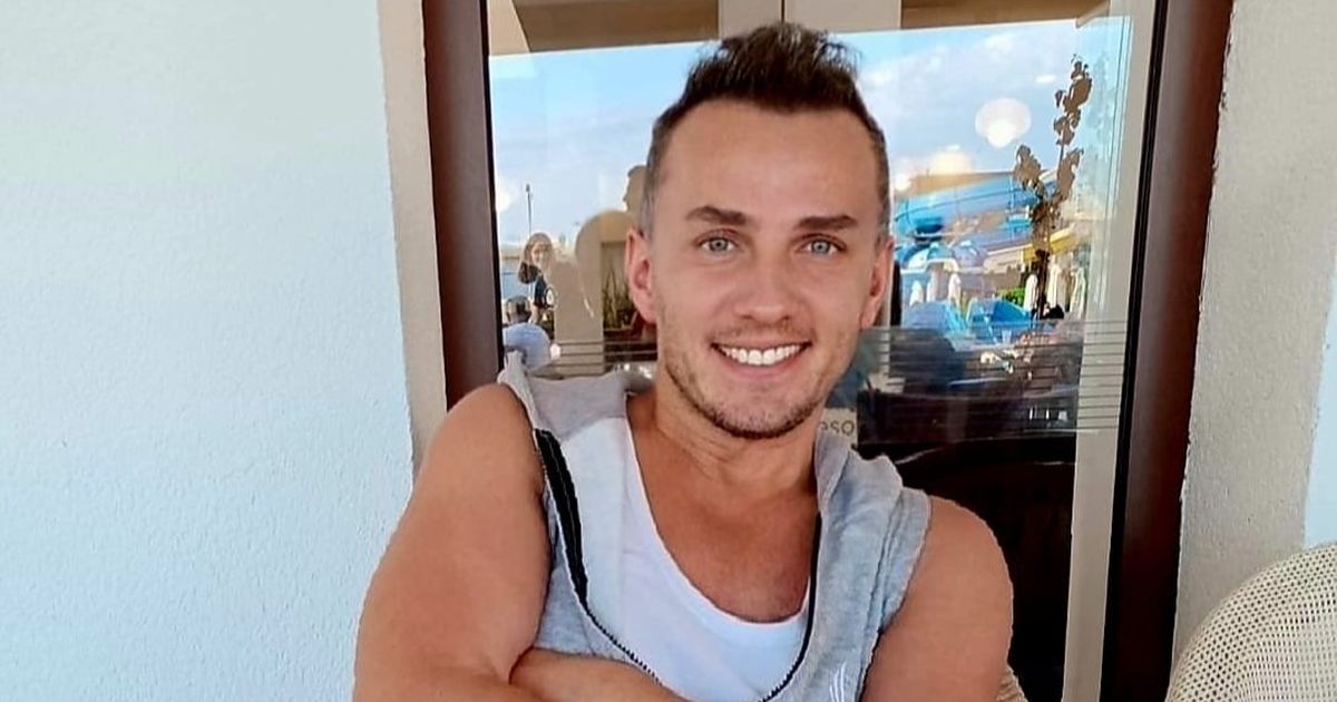 Mihai Trăistariu s-a transformat în femeie. Cum arată artistul cu părul lung, machiat și coafat
