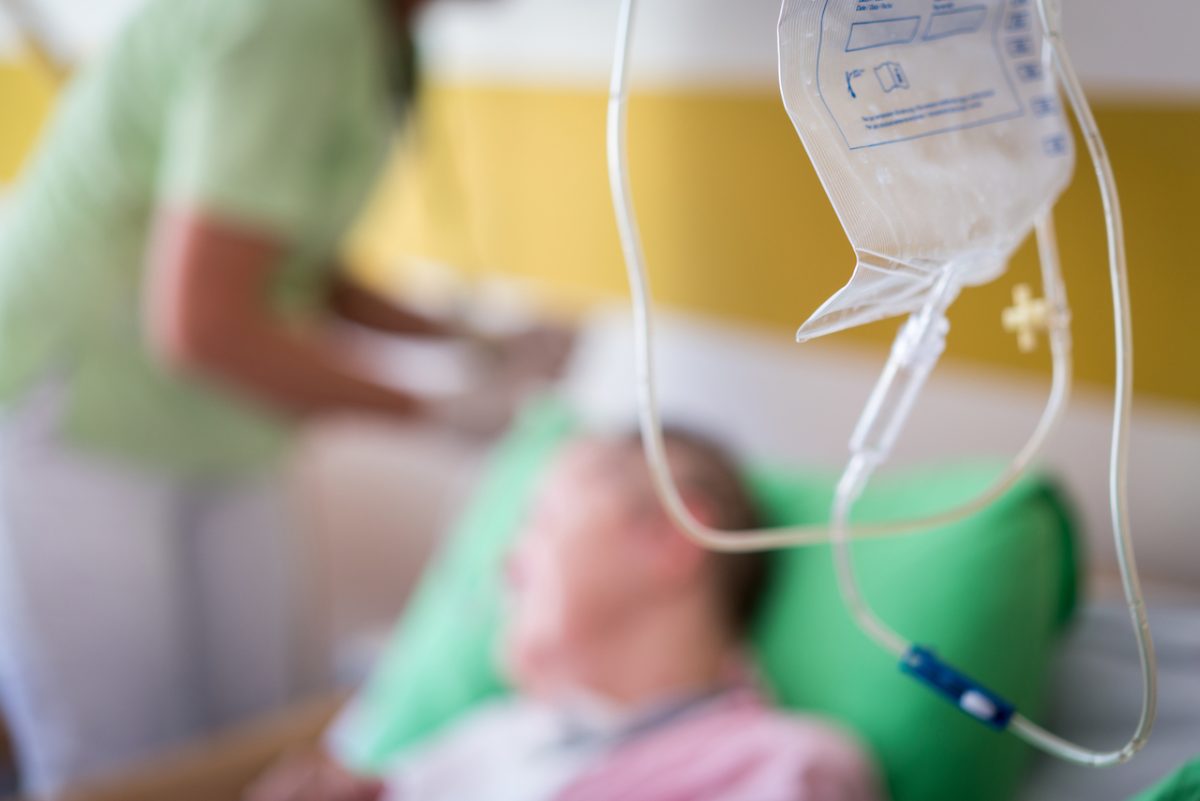 Persoanele care îngrijesc pacienţi de cancer pot primi concedii medicale plătite
