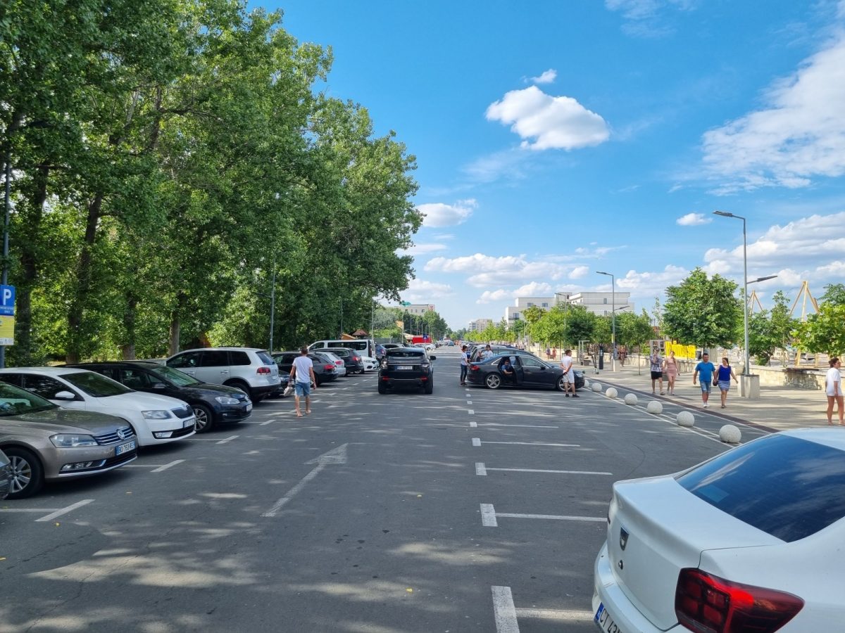 Taxa de parcare din Mamaia rămâne de 96 de lei pentru 24 de ore. Proiectul de eliminare a plății pe timpul nopții a picat la vot