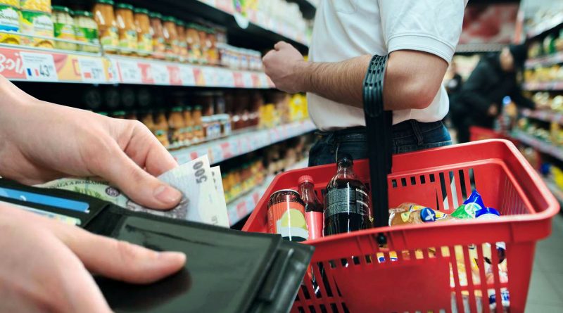 Val de scumpiri din toamnă! Lista produselor pentru care românii vor scoate mai mulți bani din buzunar