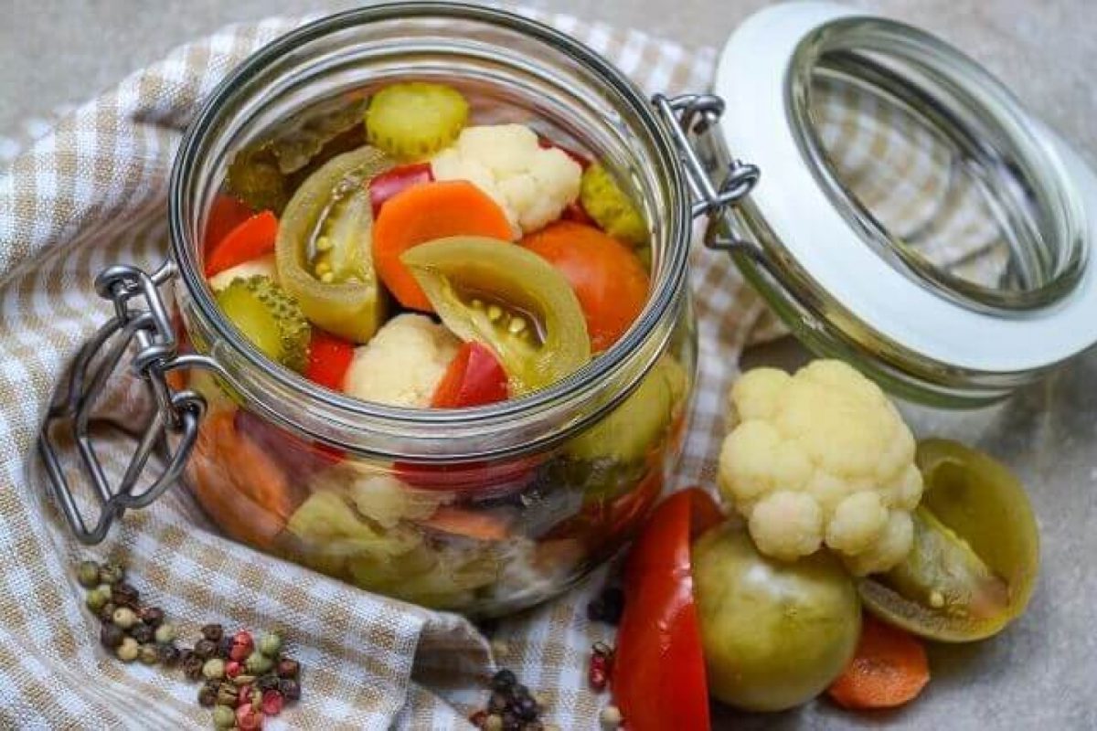 Secretul murăturilor în saramură. Rețeta bunicii pentru un preparat culinar desăvârșit