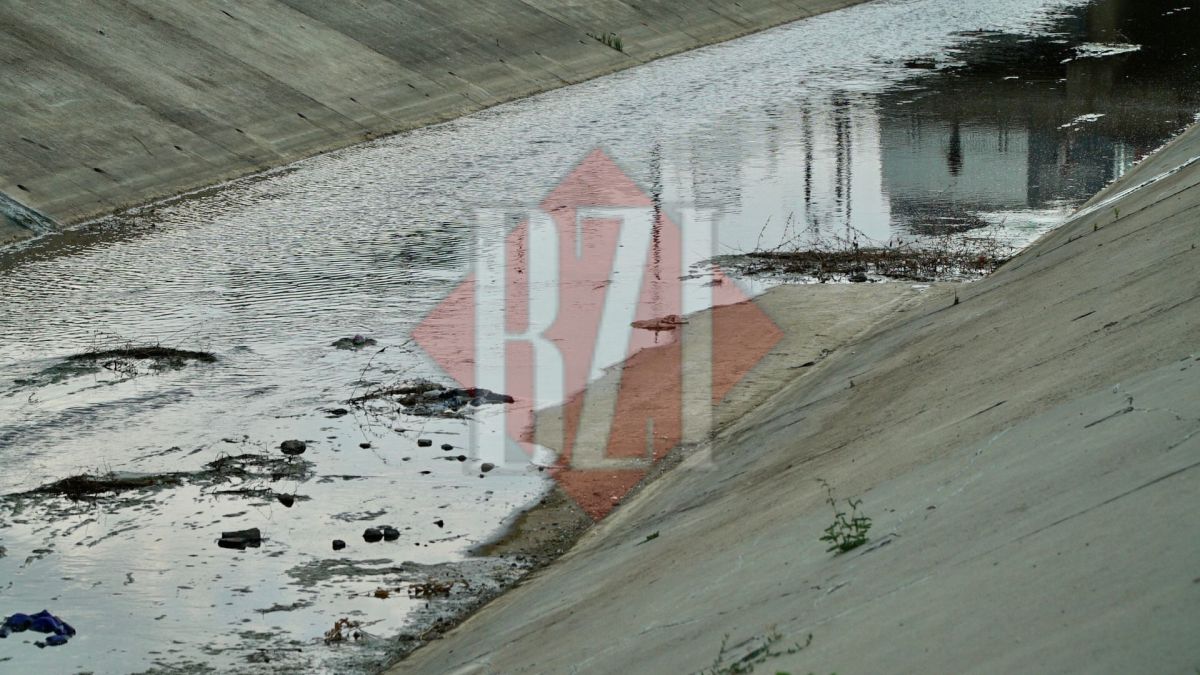 Imagini de coşmar, Bahlui seacă! În unele zone se poate vedea fundul râului – FOTO