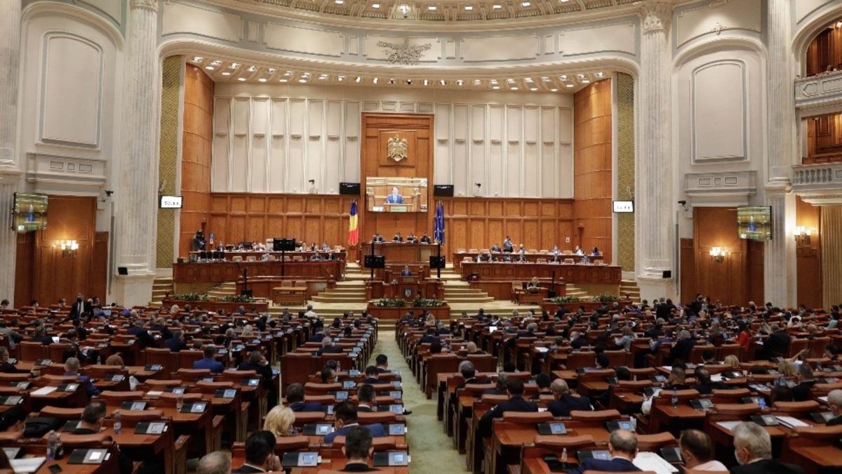 Vacanţa parlamentară a început. Deputaţii şi senatorii îşi vor relua activitatea pe 1 septembrie