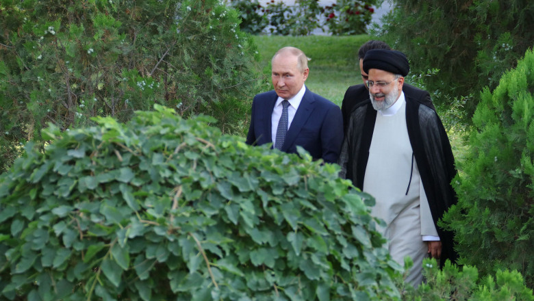 Rusia și Iranul doresc să renunțe la dolar și să-și facă propriul sistem SWIFT