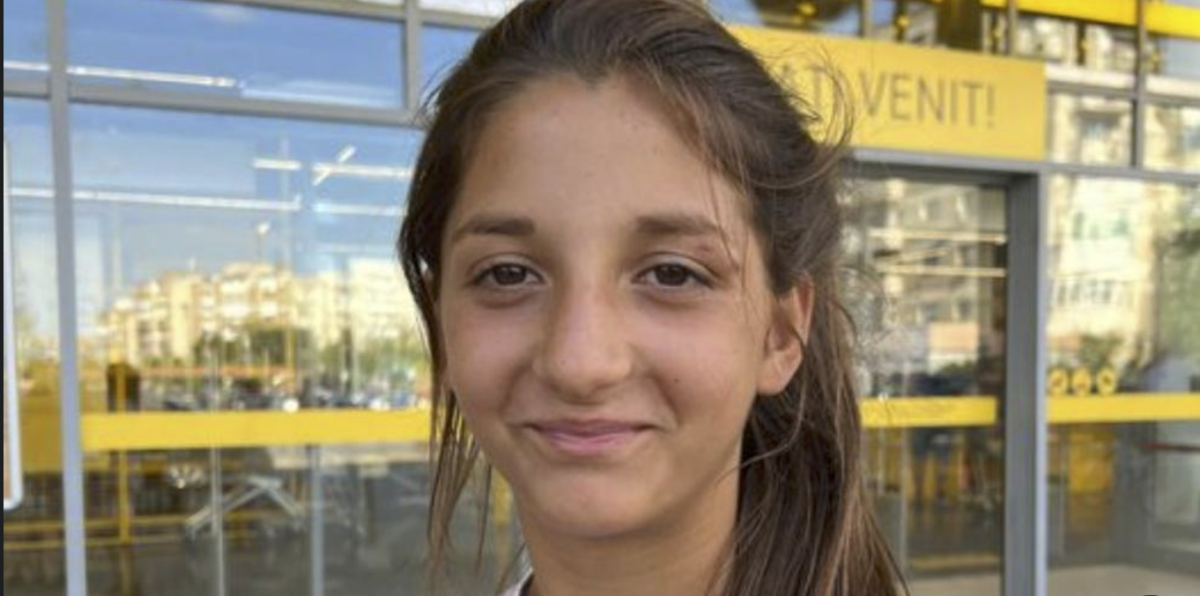 Emoționant! Povestea Corinei, fetița din Arad care își îngrijește de una singură frații
