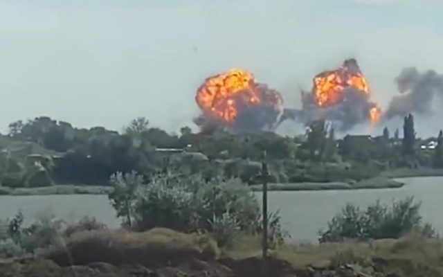 Ucraina susține că a atacat Crimeea, rușii îi contrazic. Exploziile uriașe de la aerodromul Saki au făcut mai multe victime