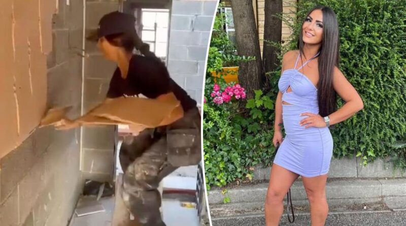 Are 27 de ani şi, de puţin timp, s-a angajat într-un domeniu în care nicio femeie n-a mai fost văzută până acum să lucreze