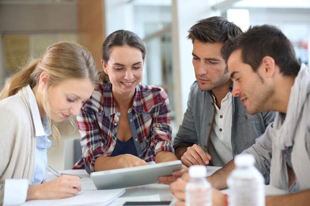 Numărul studenților care lucrează este cel mai mic în România, conform Eurostat