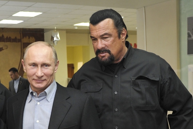 Prietenul lui Vladimir Putin, Steven Seagal, se află în Donbas şi are rol principal într-un documentar de propagandă rusă