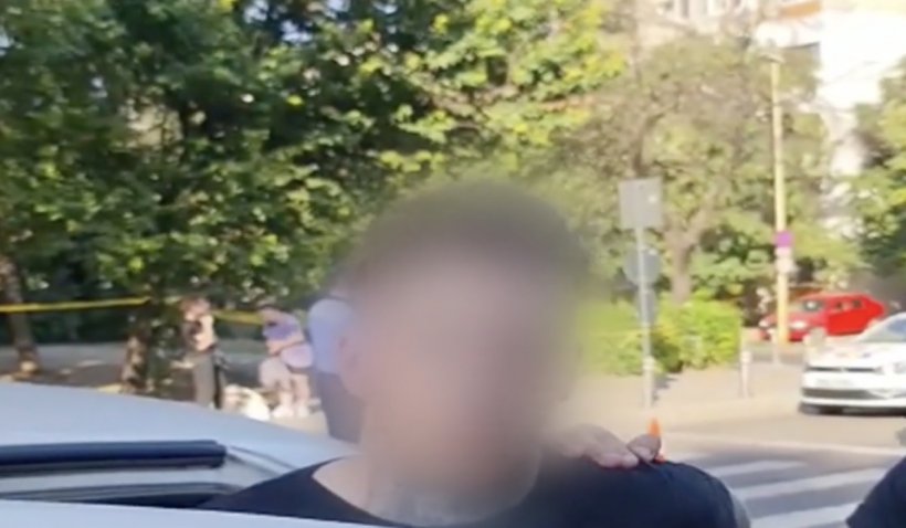 O ceartă banală a escaladat într-o tragedie. Un bătrân a murit după ce a fost împins în stradă în faţa unei maşini
