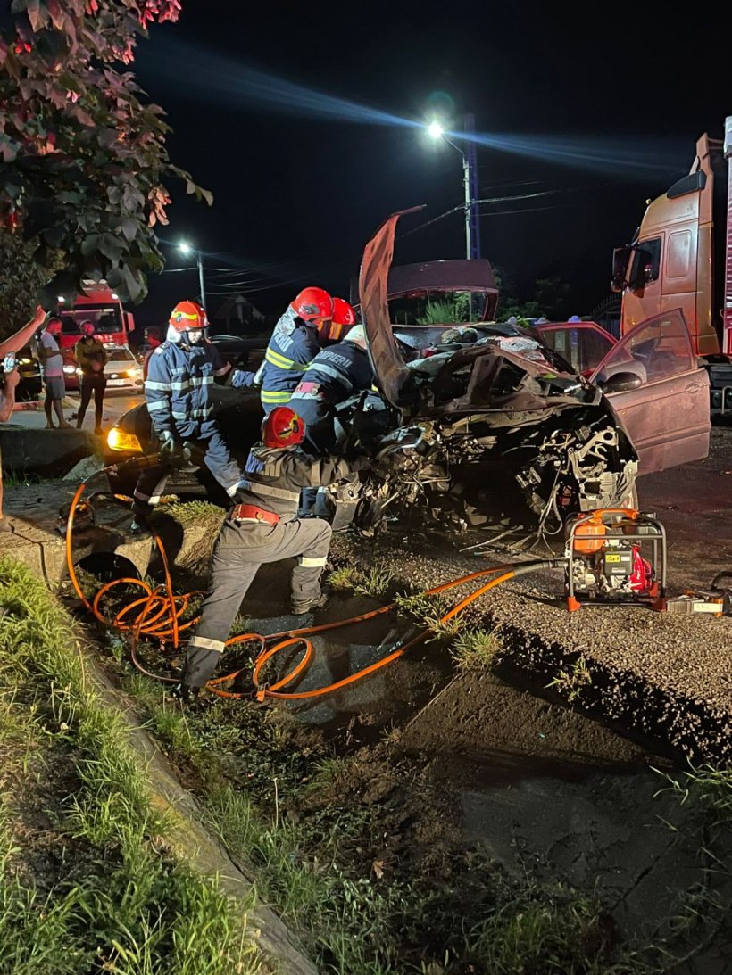 Accident rutier cumplit în Râmnicu Vâlcea. Un tânăr şi-a pierdut viaţa, iar alţi trei au fost răniţi