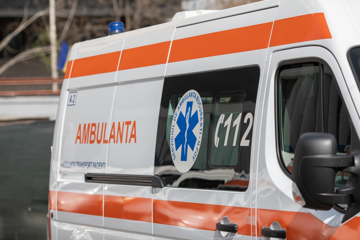 O persoană a murit şi alte şase au fost rănite după ce un TIR şi o autoutilitară s-au ciocnit la Călărași