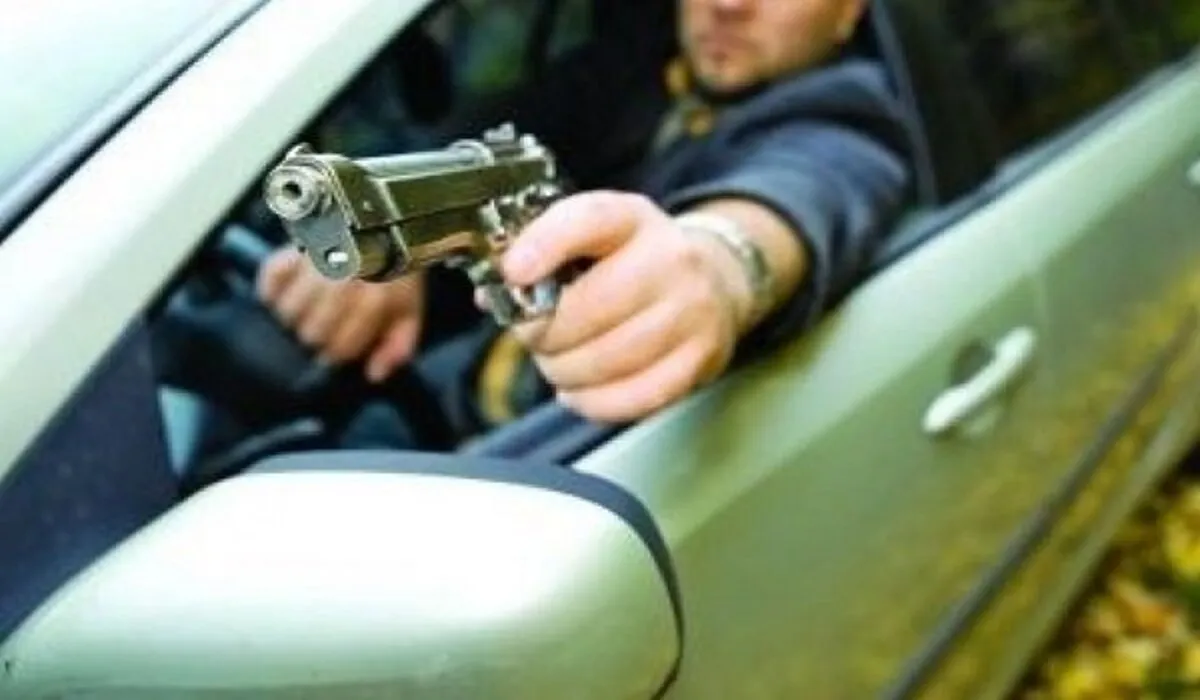 Bărbat ameninţat cu un pistol în trafic, în Vrancea. Ce au găsit în neregulă poliţiştii la arma folosită de agresor