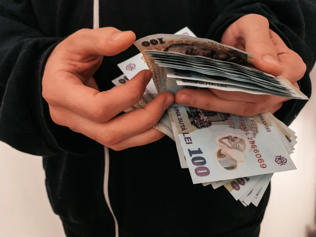 Încă o lovitură de la Guvern. Banii care se duc spre Pilonul II de pensii vor fi taxați din 2023
