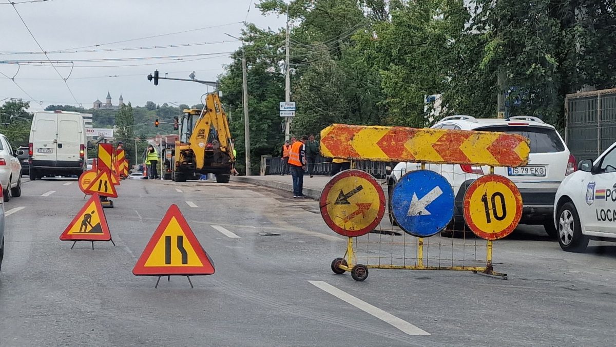 Cozi uriașe în Podu de Piatră din Iași din cauza unor lucrări la drum – FOTO