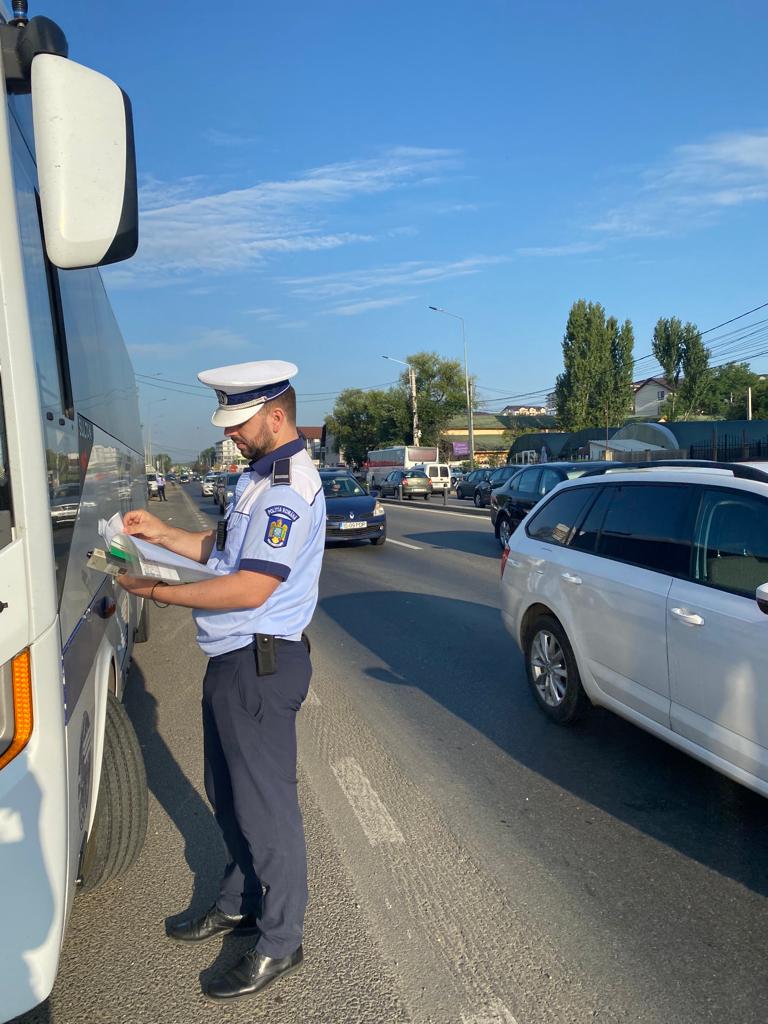 Polițiștii ieșeni au desfășurat o acțiune rutieră pe linia transportului de persoane – FOTO, VIDEO