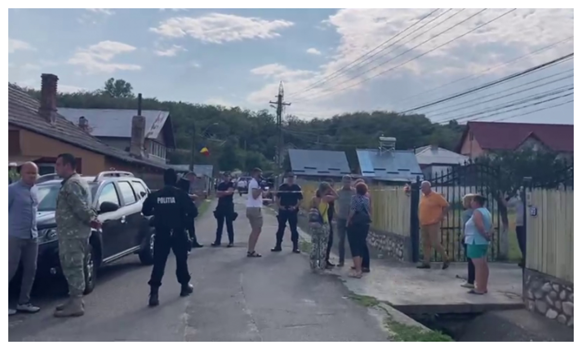 Cine este criminalul din Argeş care și-a omorât familia. Și-a ucis sora, părinţii, fratele şi nepoata