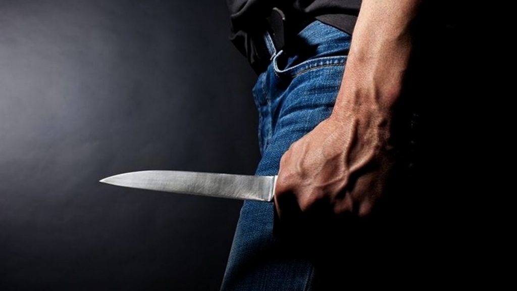 Un bărbat de 50 ani, înjunghiat cu un cuţit în municipiul Iași. Agresorul este chiar prietenul lui