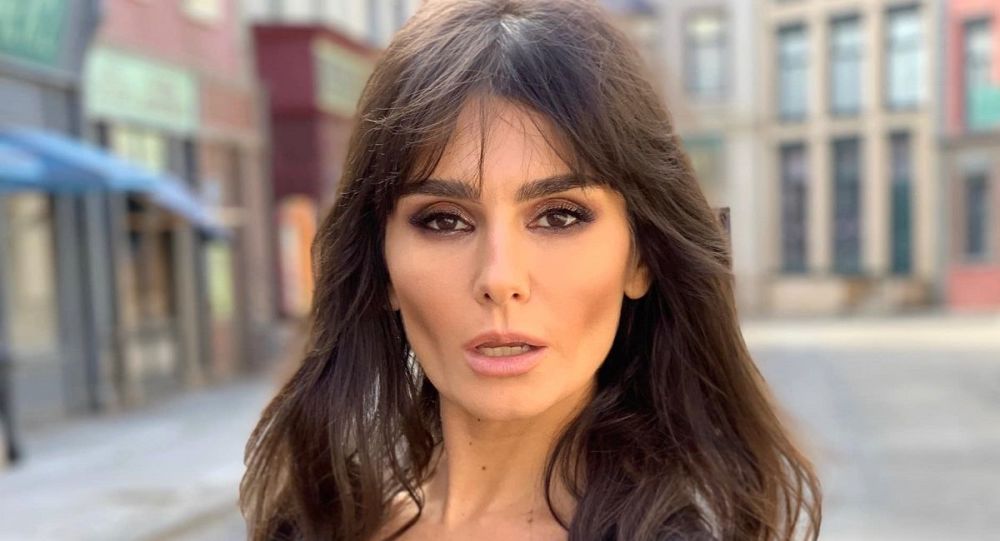 Cum arată Dana Budeanu în costum de baie: „Sunt prea deșteaptă ca să fiu frumoasă”. Cum s-a fotografiat creatoarea de modă