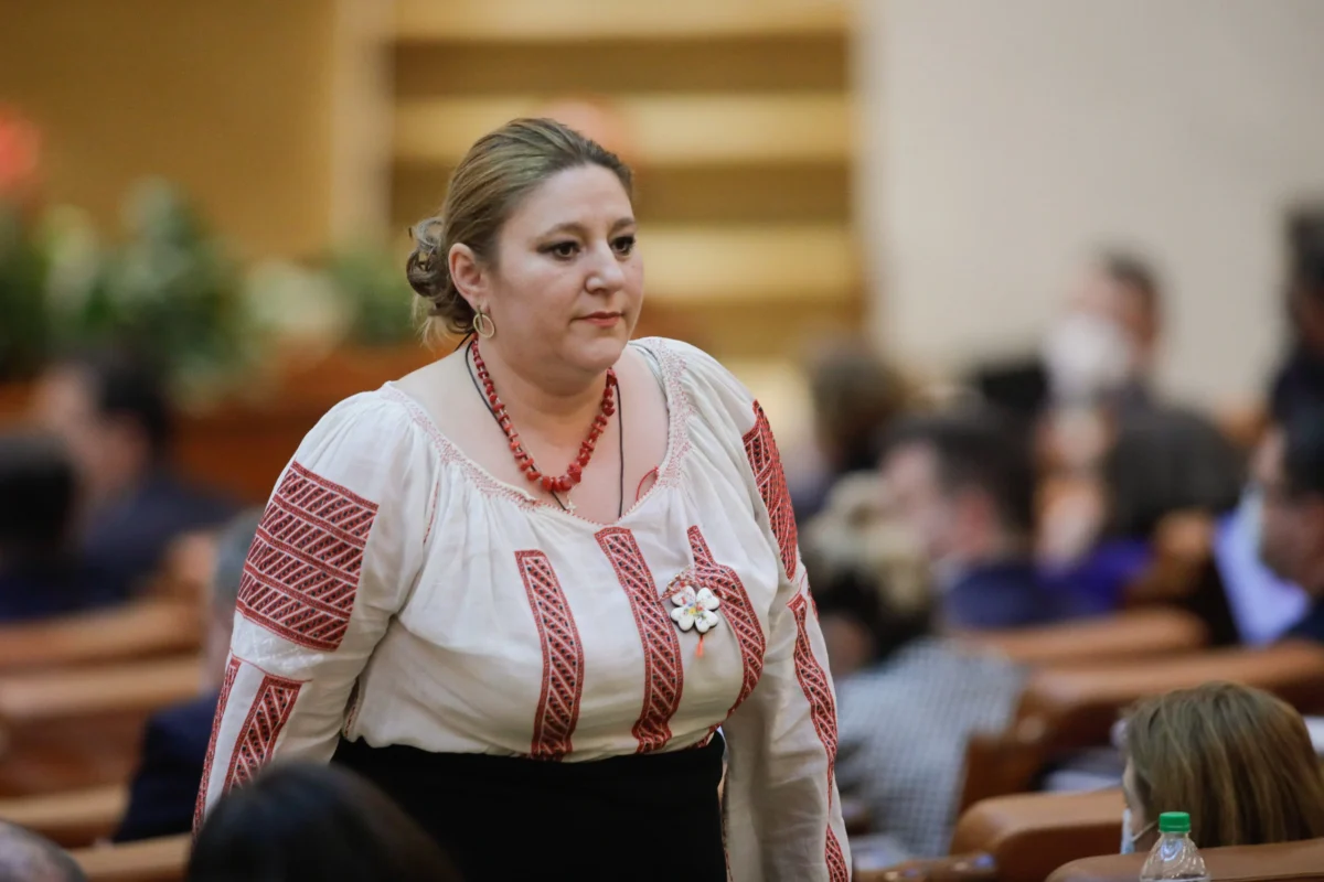 Pe cine a iubit Ilinca Munteanu înainte de George Simion. Diana Șoșoacă a dat-o de gol: „Păcat că și-a lăsat iubitul cu care era”