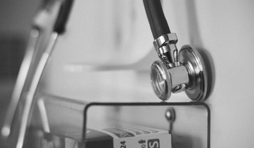 O femeie medic a lovit un pacient pentru că a insistat cu întrebări despre decontarea serviciilor medicale