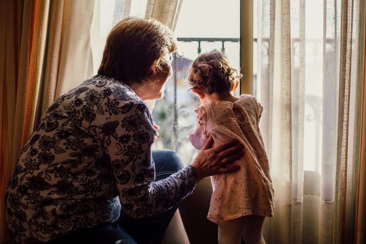 O fetiţă a fost bătută de bunică, după ce mama sa nu a învăţat-o limba maghiară. Ce au decis judecătorii din Turda