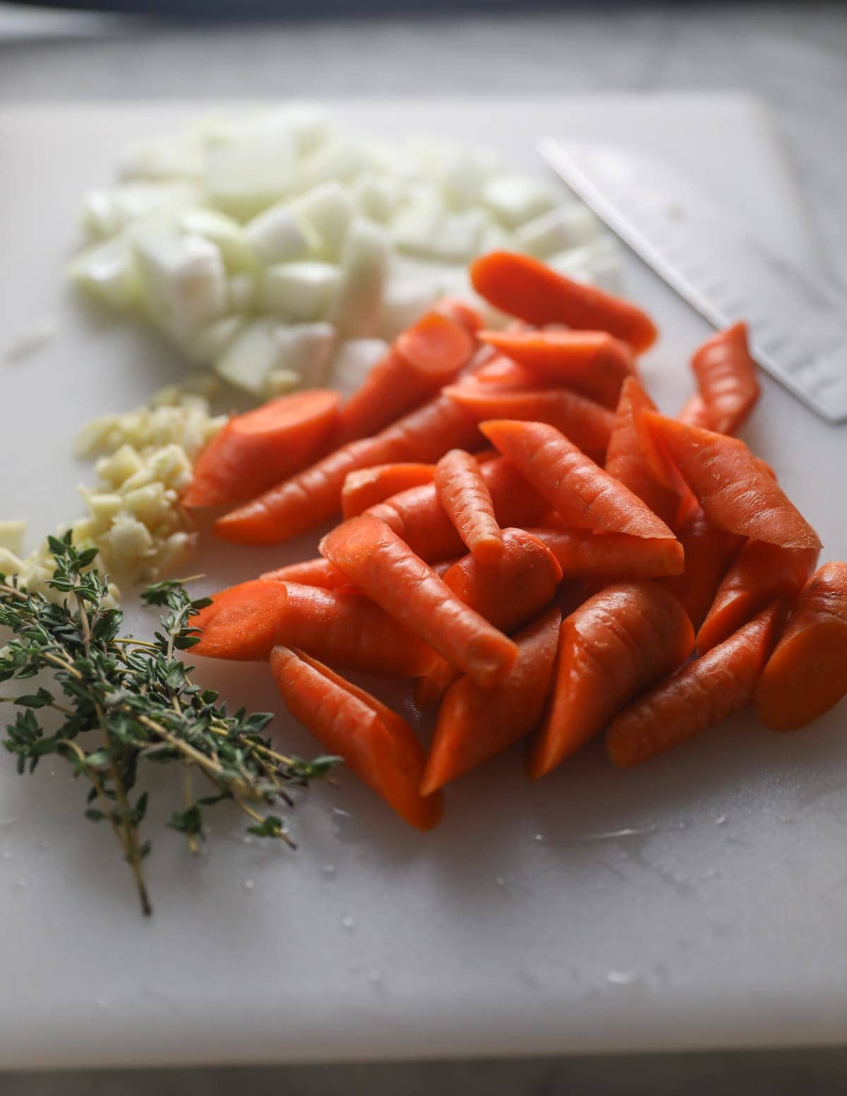 morcov si alte legume pe o masa
