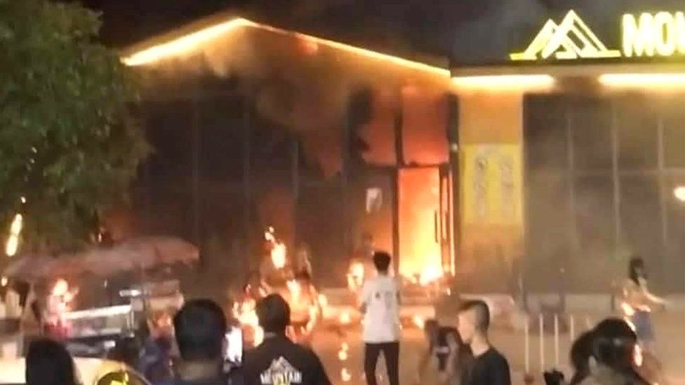 Zeci de morți și răniţi într-un incendiu la un club din Thailanda – FOTO