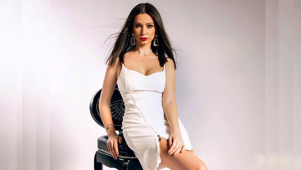 Iuliana Luciu, în ipostaze sexy la plajă. Frumoasa vedetă a făcut senzație cu formele sale perfecte