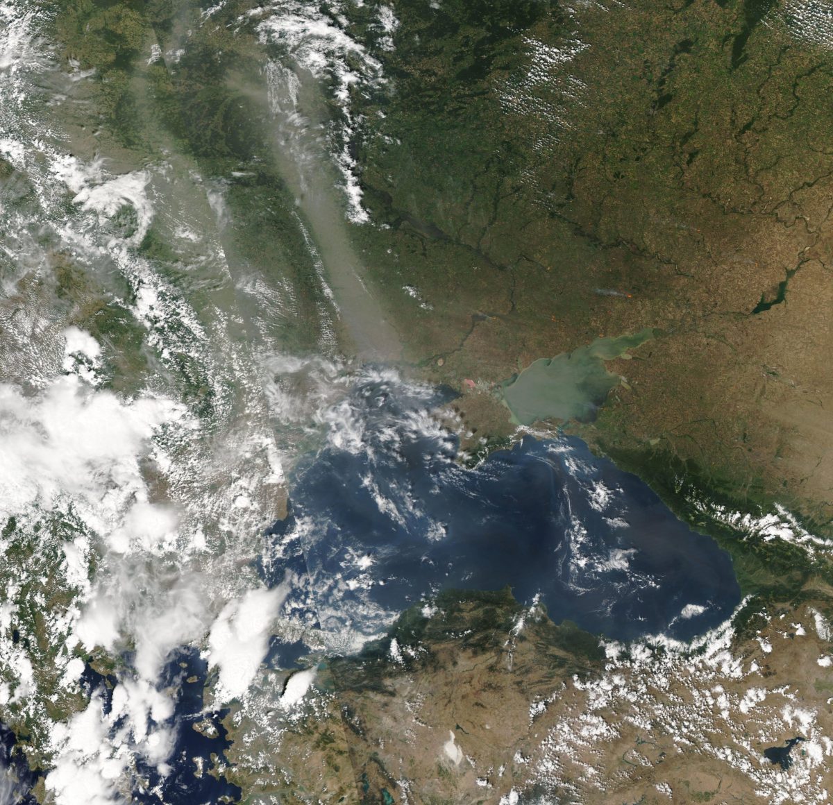 Semnal de alarmă al meteorologilor: Norul de praf alb care a acoperit Iaşul conține și fum de la bombardamentele rusești din Ucraina