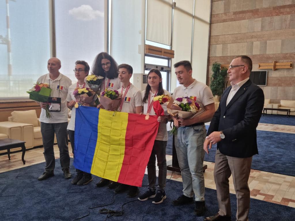Elevii care au ridicat România în topul mondial la Olimpiada Internațională de Informatică s-au întors acasă. Mesajul ministrului Educației