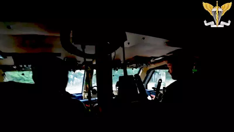 Membrii Forțelor Aeropurtate ale Ucrainei au primit vehiculele tactice de suport „Husky” din Marea Britanie – VIDEO