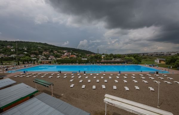 Două cunoscute piscine din Iași se închid! Care este motivul 