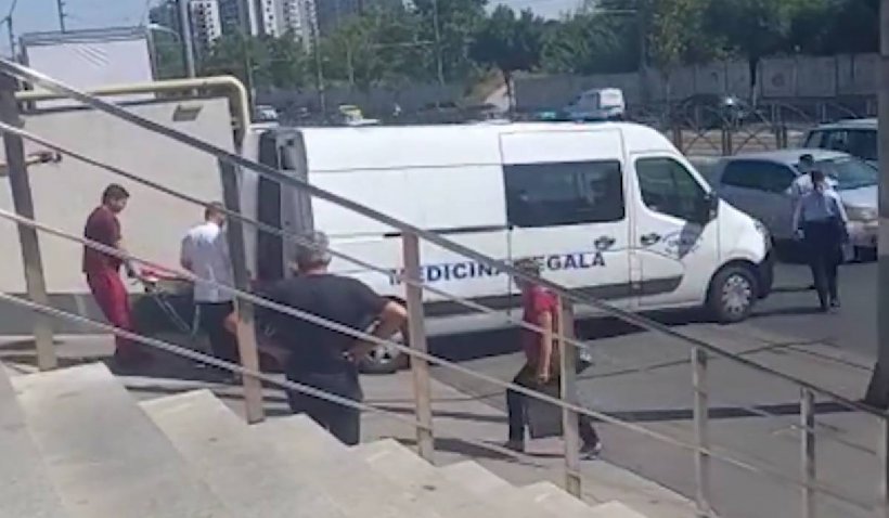 Gestul cumplit la care a recurs o femeie din Bucureşti. Din cauza divorţului, s-a aruncat de la etajul şapte al unui bloc
