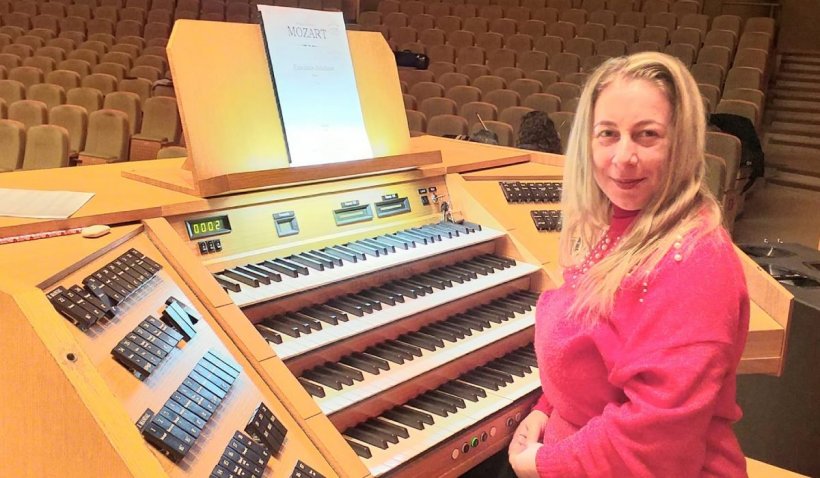 Simona Săndulescu, o cunoscută artistă din Bucureşti, a fost găsită moartă după ce a lăsat un mesaj de adio pe Facebook