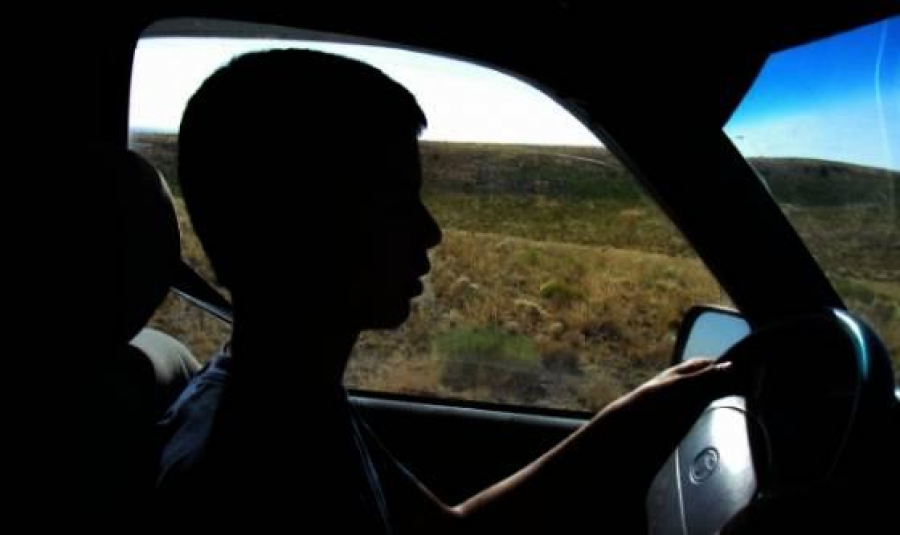Urmărire ca în filme în Dolj, cu focuri de armă, tot tacâmul. La volanul autoturismului se afla însă un puşti de 15 ani – VIDEO