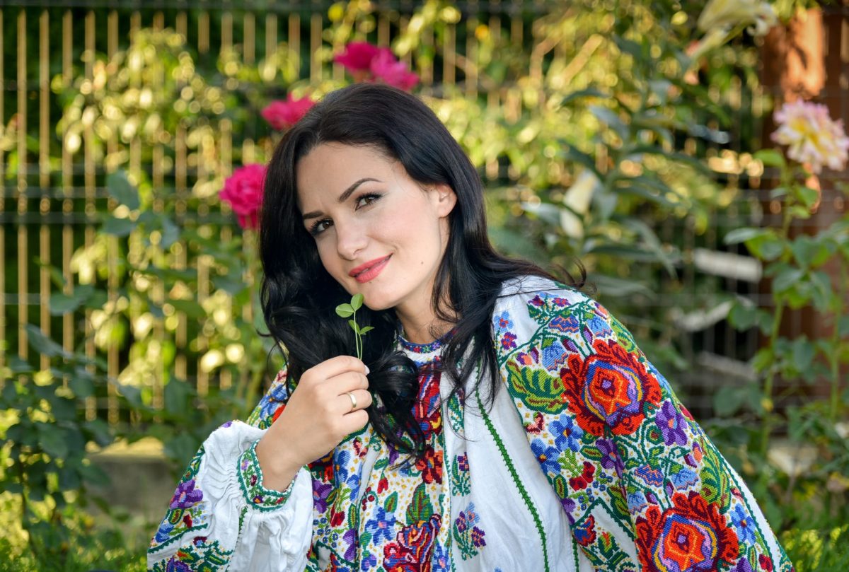 Viorica Macovei are o biografie surprinzătoare. Ce secrete ascunde frumoasa interpretă de folclor
