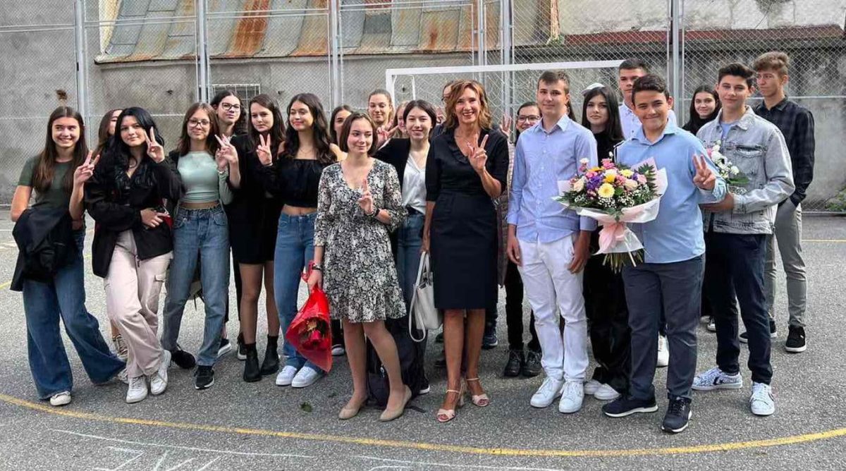 Ce a purtat Carmen Iohannis, în prima zi de școală. „Sunteți în doliu…”