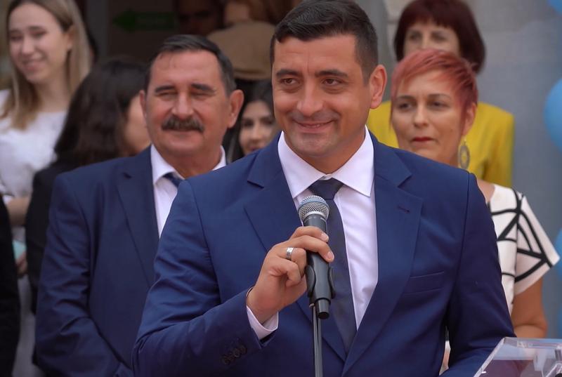 George Simion huiduit la începerea anului școlar. Parlamentarul AUR neagă informațiile – VIDEO