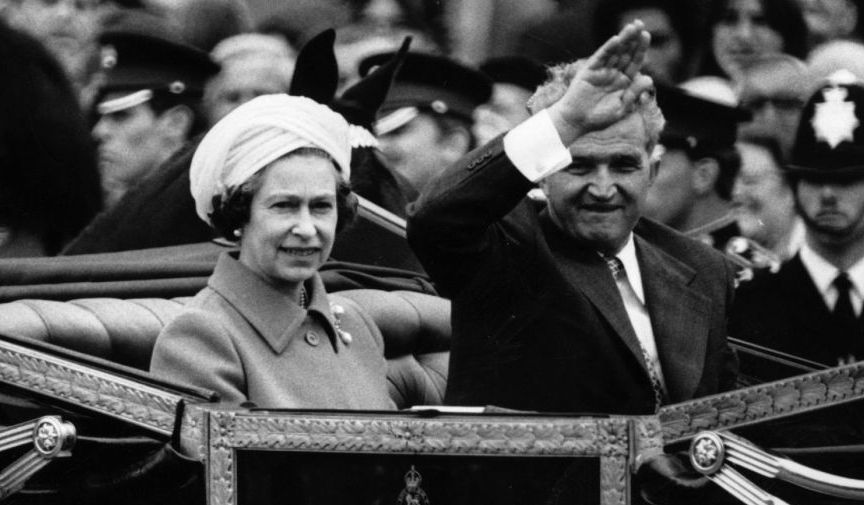 Nicolae Ceauşescu a fost „prea mult” pentru Regina Elisabeta a II-a. Aceasta s-a ascuns într-un tufiș pentru a evita o întâlnire cu el