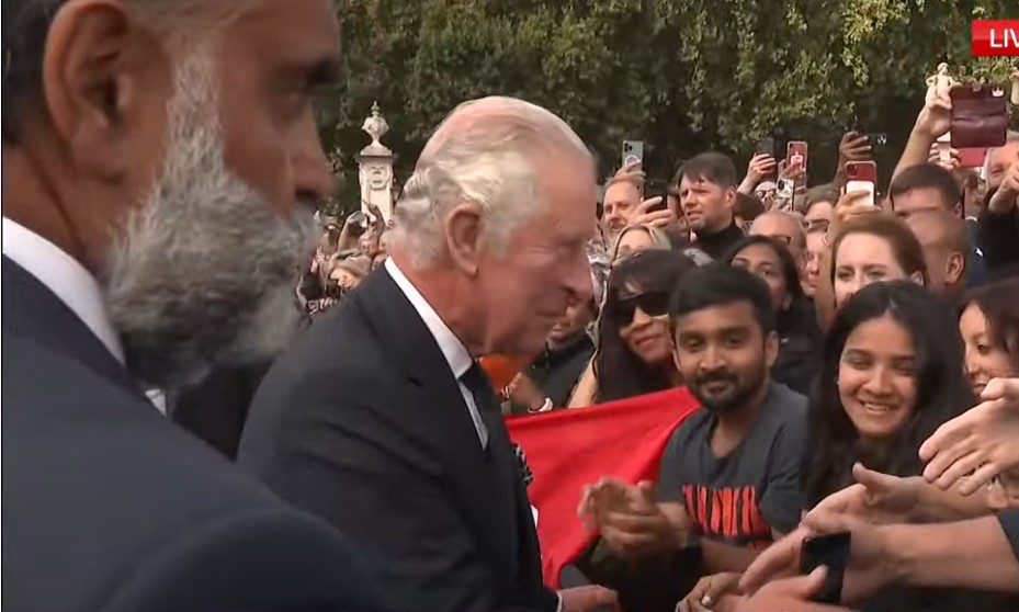 Regele Charles al III-lea a ajuns la Londra. Regele vorbește cu mulțimea care a venit să aducă un ultim omagiu – LIVE VIDEO