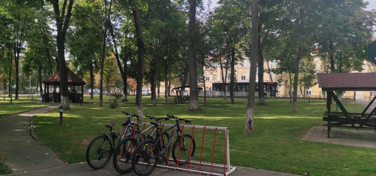 Locuri de parcare, foișoare pentru relaxare și amfiteatre modernizate  pregătite pentru studenții USV Iași – GALERIE FOTO