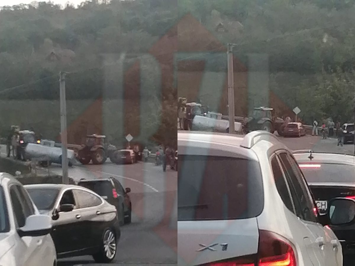 Accident rutier între un tractor și o mașină. Traficul este blocat în ambele sensuri – EXCLUSIV, FOTO, UPDATE