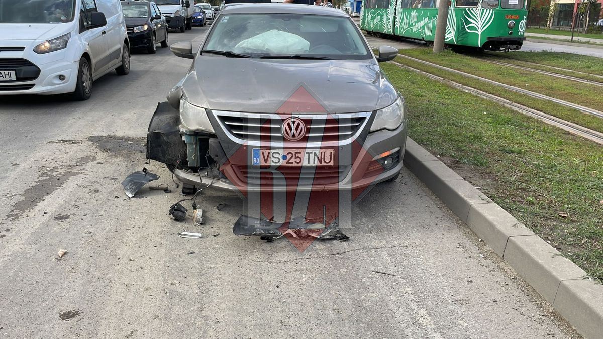 Accident rutier pe Calea Chişinăului. Două autoturisme au intrat în coliziune – EXCLUSIV, FOTO