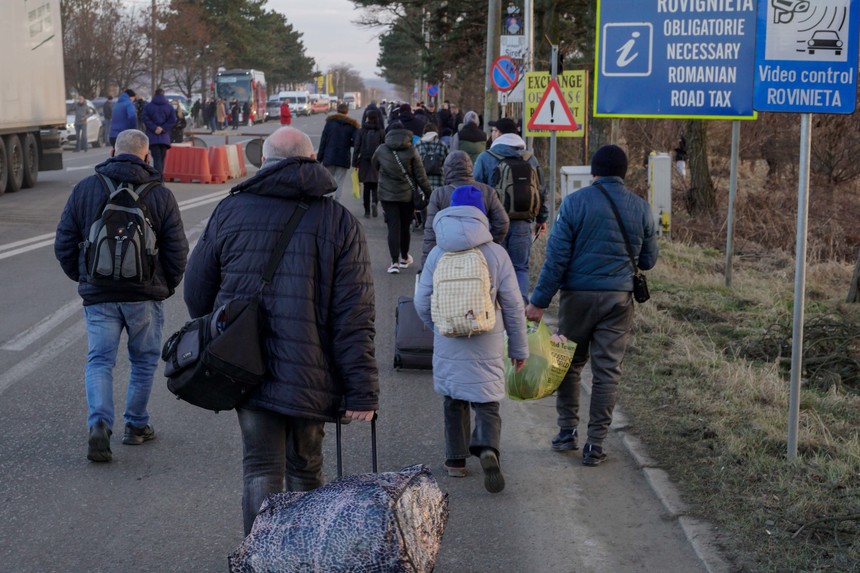 România cumpără corturi pentru refugiaţii din Ucraina de sute de milioane de lei