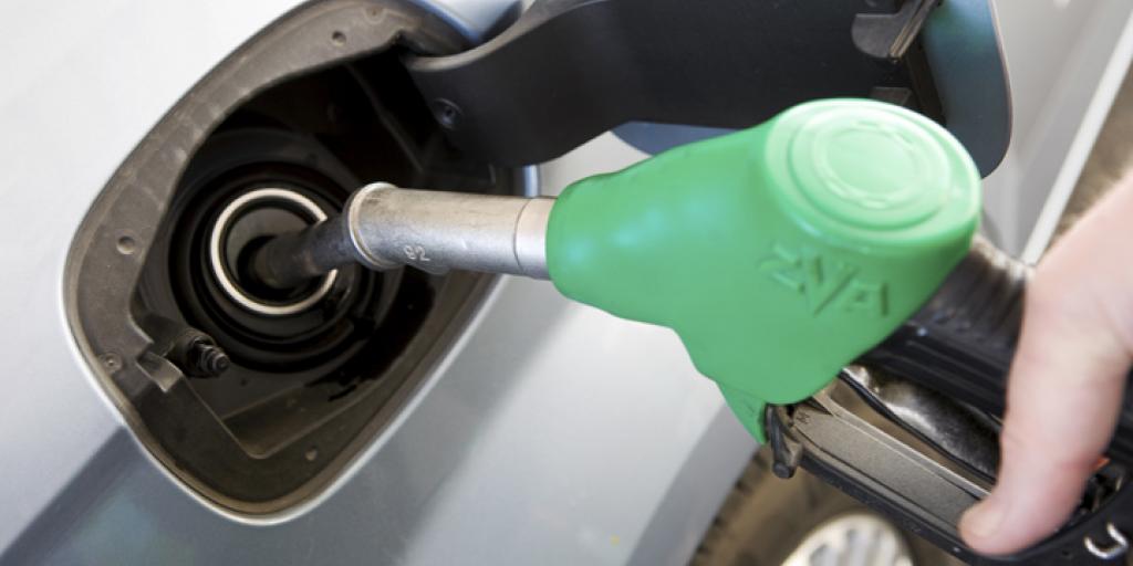 Compensarea cu 50 de bani a carburanților se prelungește cu 3 luni