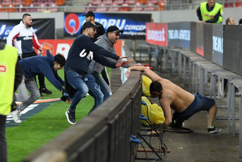 Bătaie cruntă între ultrași și jandarmi la derby-ul Dinamo – CSA Steaua. Scene de război pe Arena Națională -VIDEO